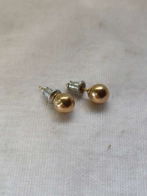 Stunning gold tone ball stud earrings
