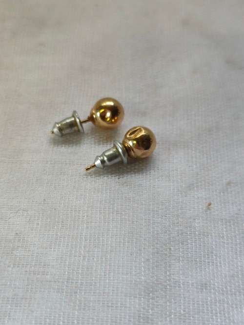 Stunning gold tone ball stud earrings