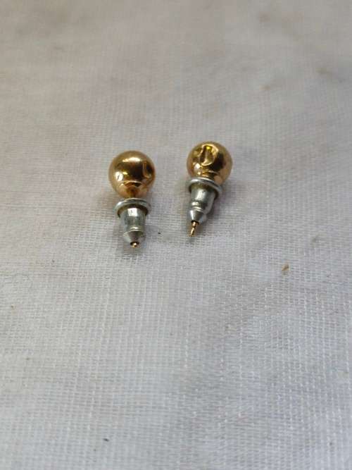 Stunning gold tone ball stud earrings
