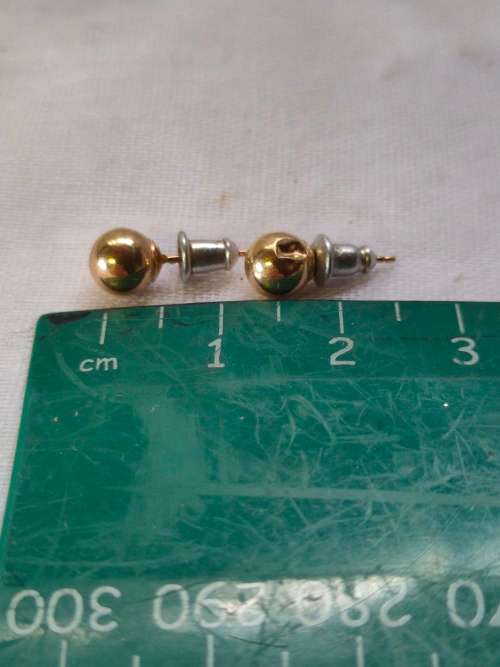 Stunning gold tone ball stud earrings
