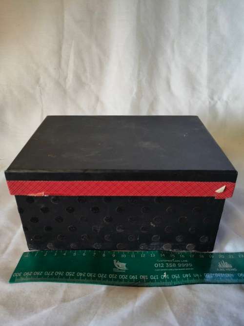 A beautiful gift box with 6 mini glasses