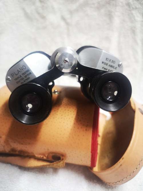 Vintage Plano binoculars 10x30 in original casing.