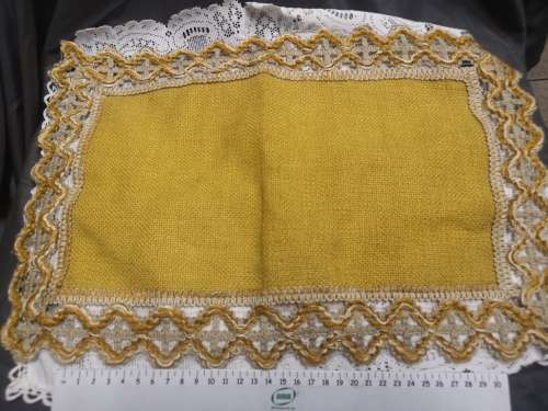 Lot of 9 vintage doilies / lappies. On R1 auction.