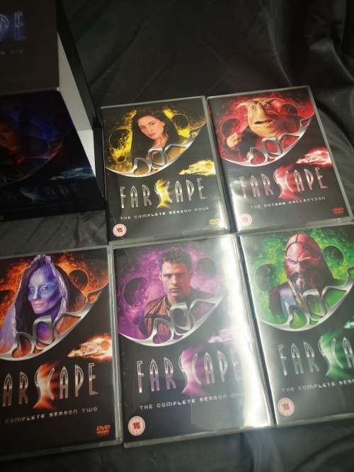 Farscape boxset - season 1-4 plus box with "the extras collection"
