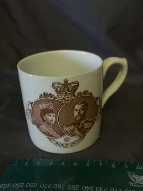 Collectable Royal Doulton coronation mug - 1911
