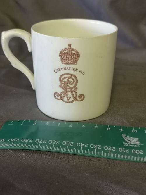 Collectable Royal Doulton coronation mug - 1911