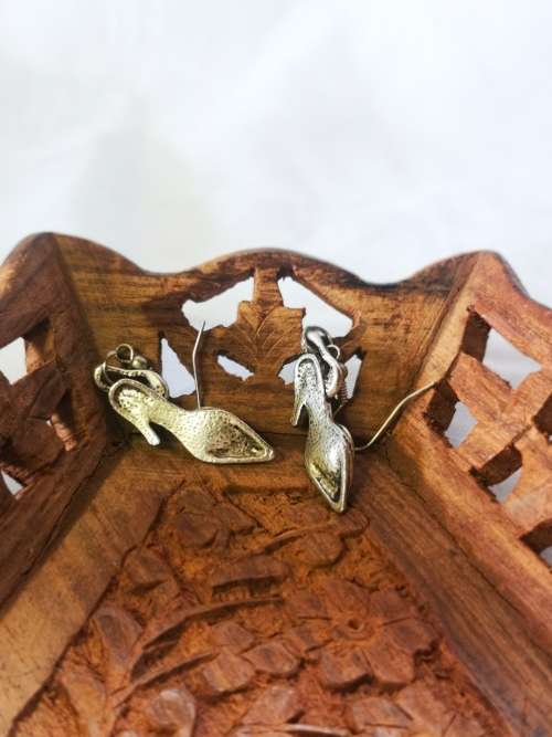 Lovely dangle earrings - shoes