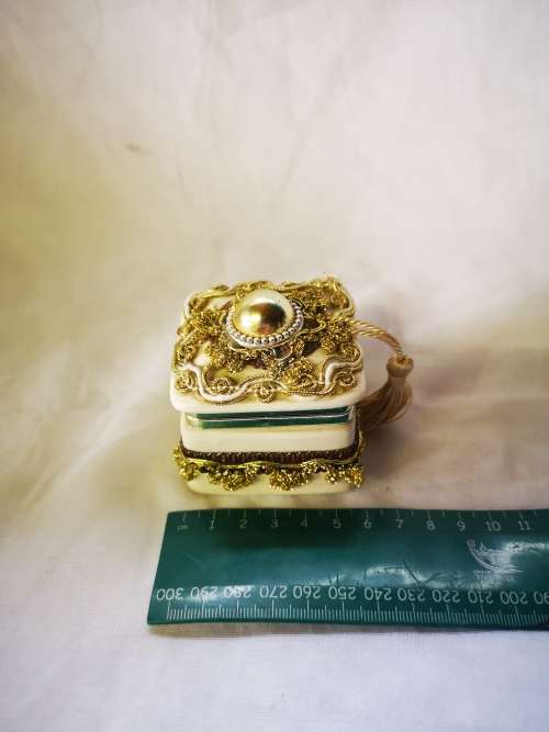 Gorgeous trinket holder