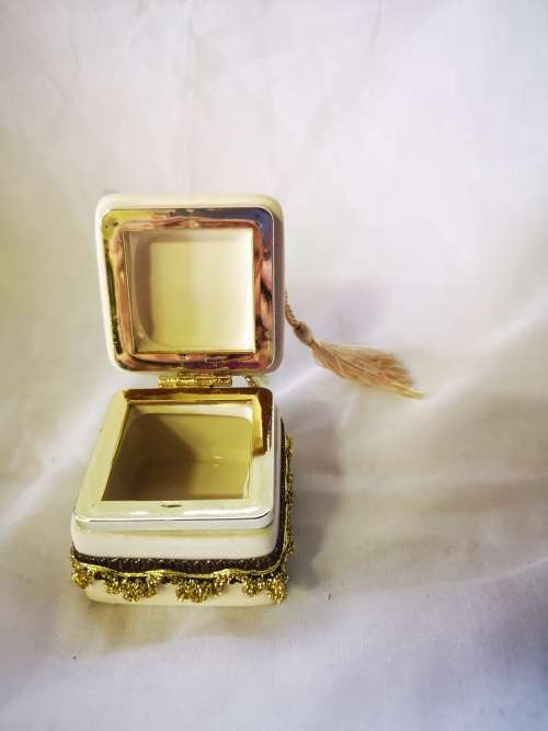 Gorgeous trinket holder