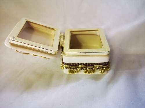 Gorgeous trinket holder