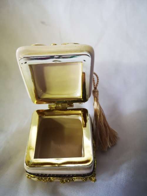 Gorgeous trinket holder