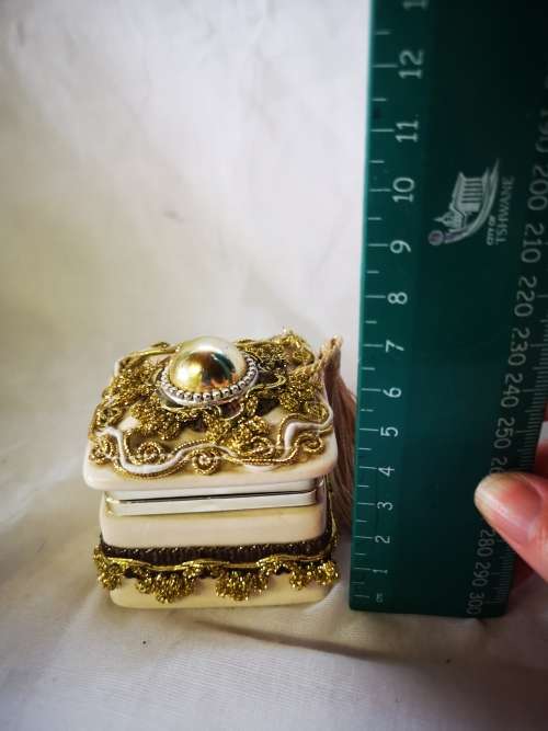 Gorgeous trinket holder