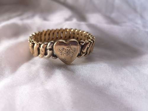 Gorgeous vintage 1940's LA Mode gold filled sweetheart bracelet on R1 auction!