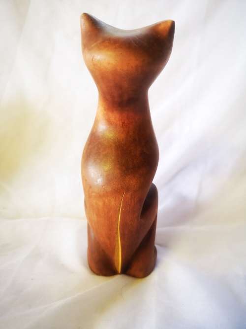 A stunning carved wood cat