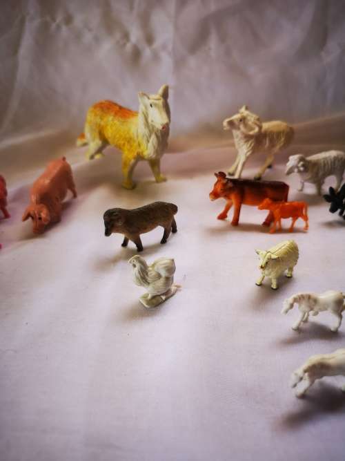 A big lot of farm animals /toys