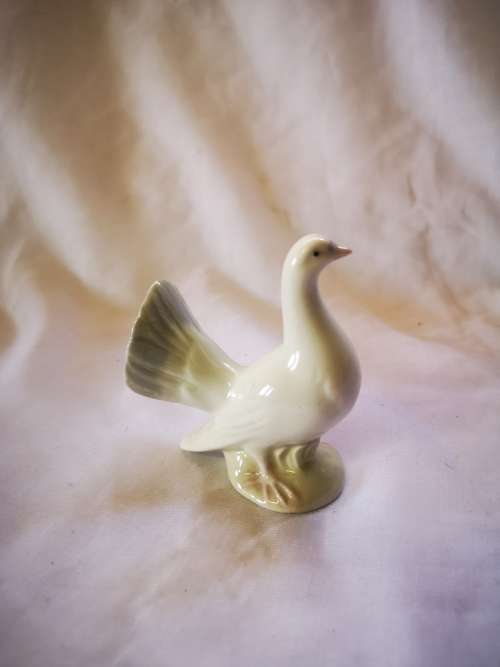 Stunning swan ornament