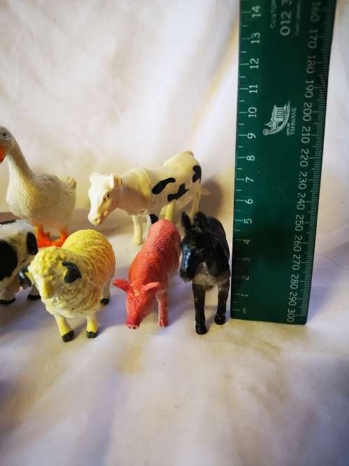 Nice bulk lot of toy (farm) animals
