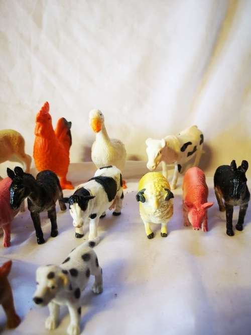 Nice bulk lot of toy (farm) animals