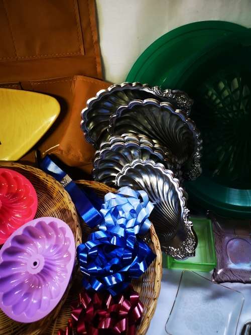 Big lot of mostly kitchen items