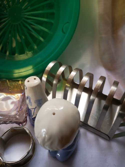 Big lot of mostly kitchen items