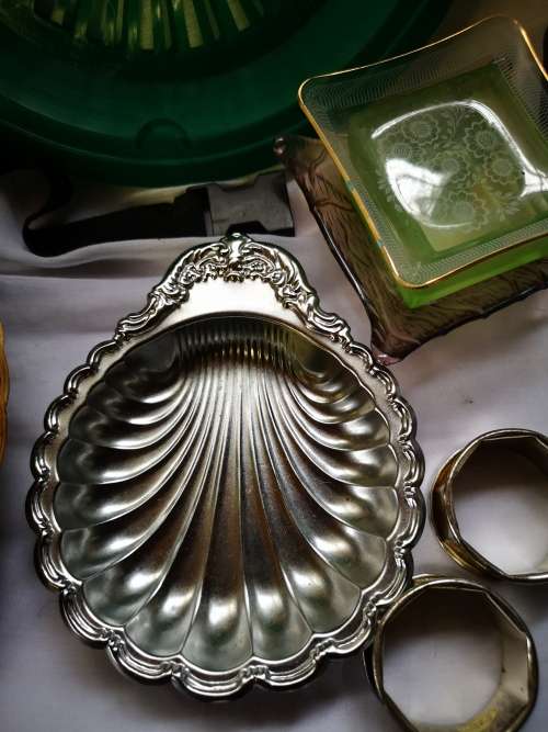 Big lot of mostly kitchen items