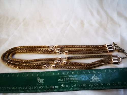 Beautiful gold tone necklace