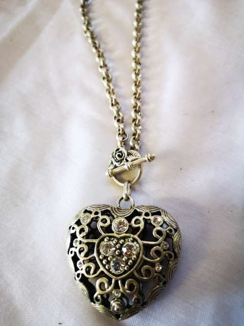 Beautiful chunky heart pendant necklace