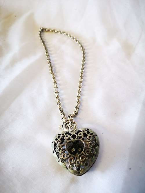 Beautiful chunky heart pendant necklace
