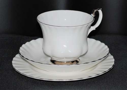 Royal Albert "Chantilly" 6 tea trios