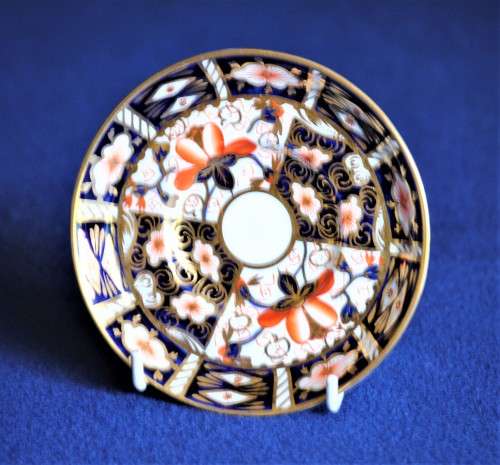 Royal Crown Derby `Imari` Flow blue saucer