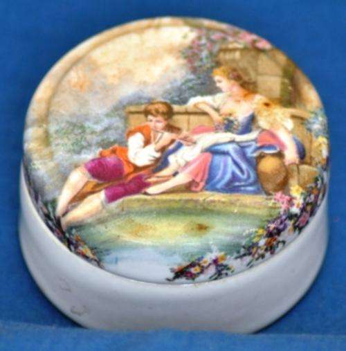 Patem Peperium pot with Figural scene