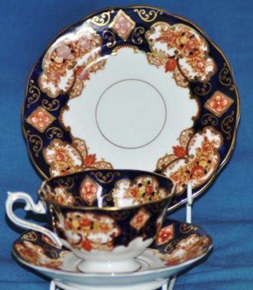 Royal Albert "Heirloom" trio
