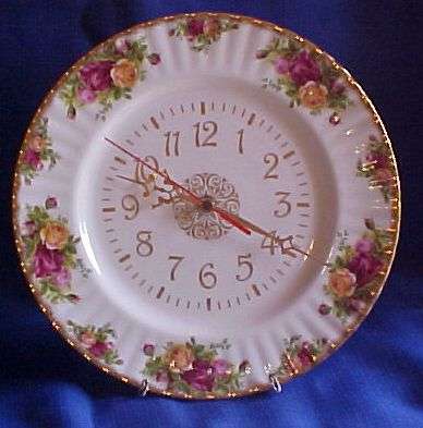 ROYAL ALBERT CLOCK - OLD COUNTRY ROSES