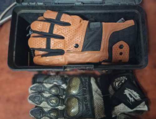 Chatter box Bike helmet buddy chat Chat with your buddy while driving your bike And 2 pairs of glove