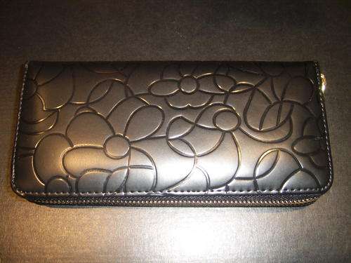 NEW GUCCI BLACK  ZIP PURSE/WALLET