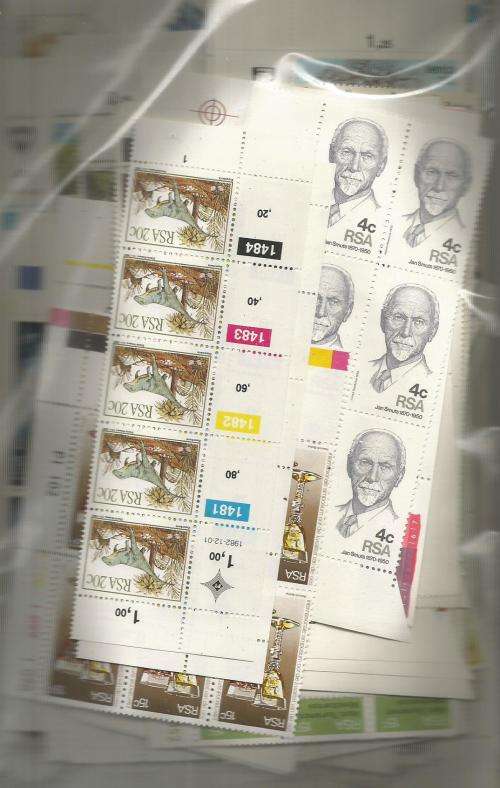 MIXED  SA & AREA UN MOUNTED MINT & [CTO] LOT IN PKT,SOME DUPP.300 .GS