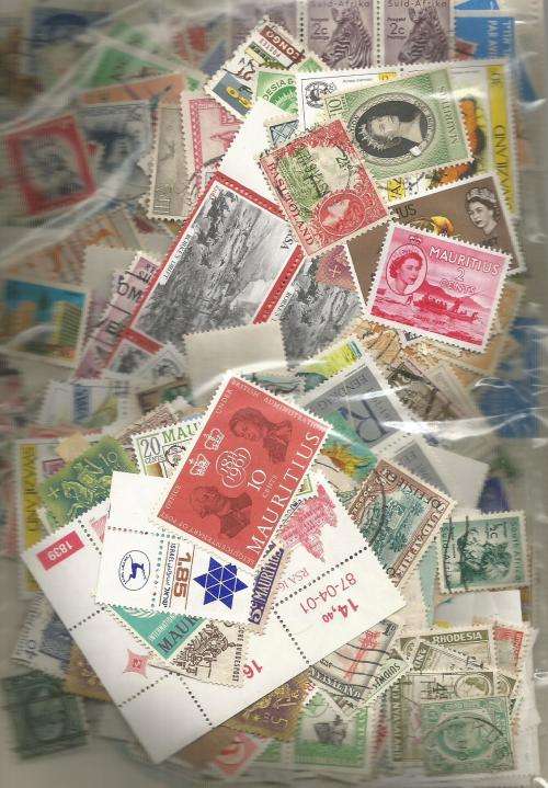 MIXED WORLD MINT & USED   LOT IN PKT,SOME DUPP.80 .GS