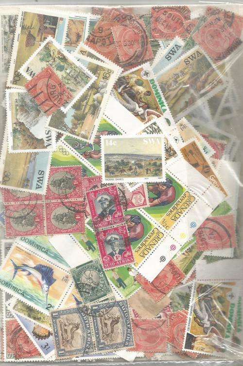 MIXED WORLD MINT & USED   LOT IN PKT,SOME DUPP.50 .GS