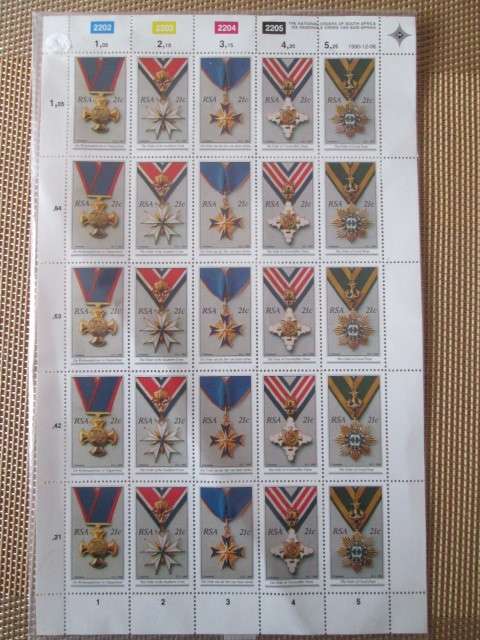 BLOCK OF MINT STAMPS MEDALS 25 STAMPS