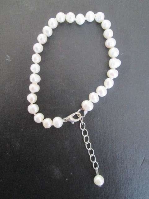 3 LOVELY PEARL BRACELETS UP FOR GRABS R1 CRAZY START SEE BELOW