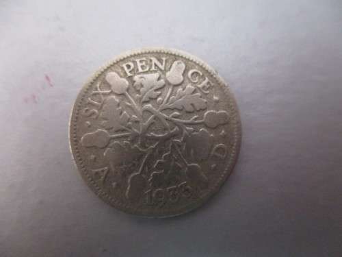 KING GEORGE 1933 6 PENCE COIN BIT WORN PRICED TO SELL (AA8) SCARCE
