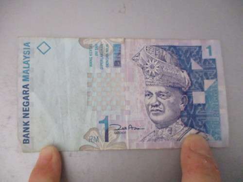 MALAYSIAN  -  BANK NOTE 1 RM BIT CREASED - EB 4454677