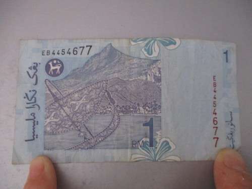 MALAYSIAN  -  BANK NOTE 1 RM BIT CREASED - EB 4454677