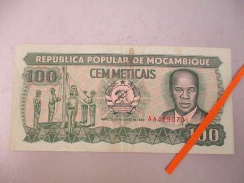 MOZAMBIQUE 100 METICAIS BANK NOTE AA 4290701 NOTE