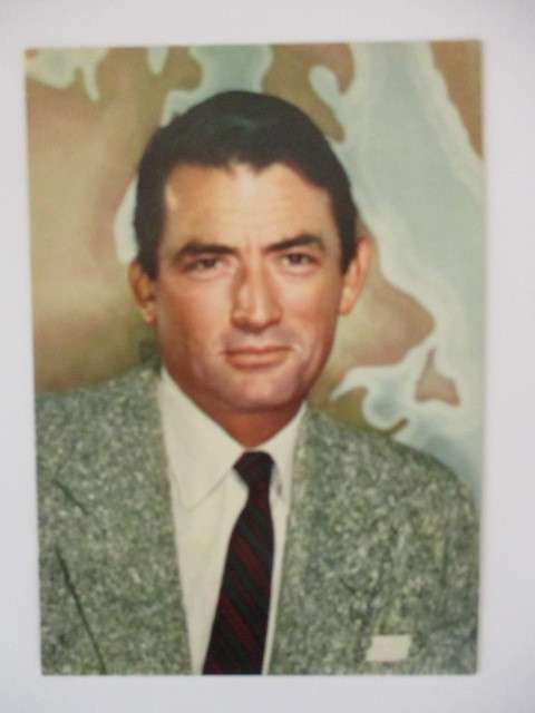 VINTAGE POSTCARD - GREGORY PECK