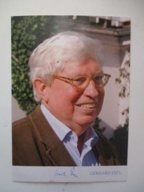 AUTOGRAPHED SIGNED POSTCARD SIZE - GERHARD ERTL NOBEL PRIZE WINNER