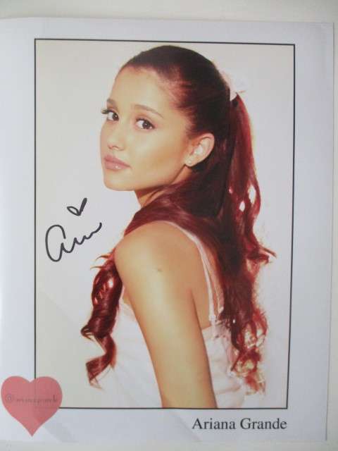 AUTOGRAPHED / SIGNED - ARIANA GRANDE - SINGER  A4 SIZE