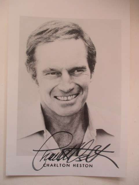 AUTOGRAPHED / SIGNED  - CHARLTON HESTON  .  12 CM X  18 1/2 CM