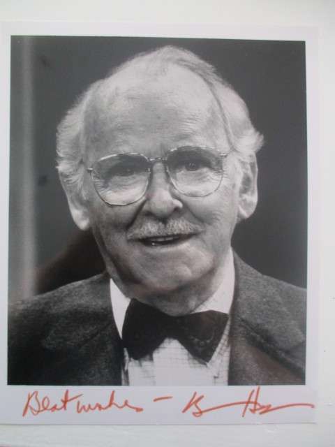 AUTOGRAPHED / SIGNED - BARNARD HUGHES - SISTER ACT A4 SIZE