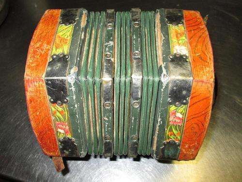 Lovely Vintage Araldo bavarian gebr Trademark 1836 concertina see more below